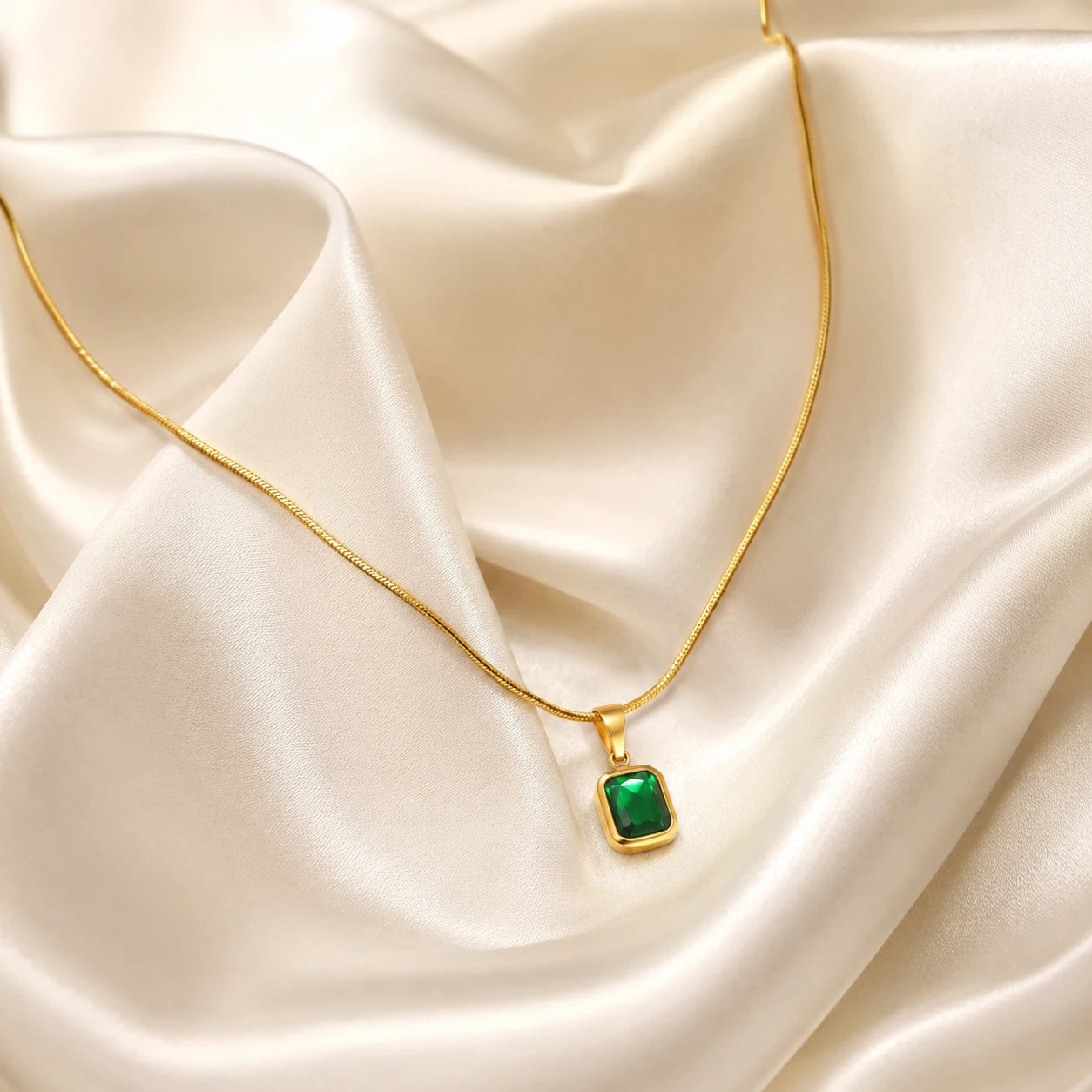 Evara Emerald Pendant Necklace – 18K Gold Plated