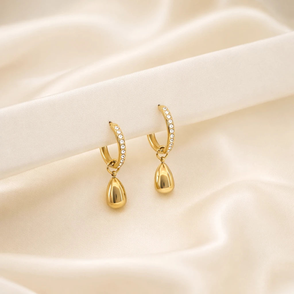 Dara – 18K Gold Plated Teardrop Huggies