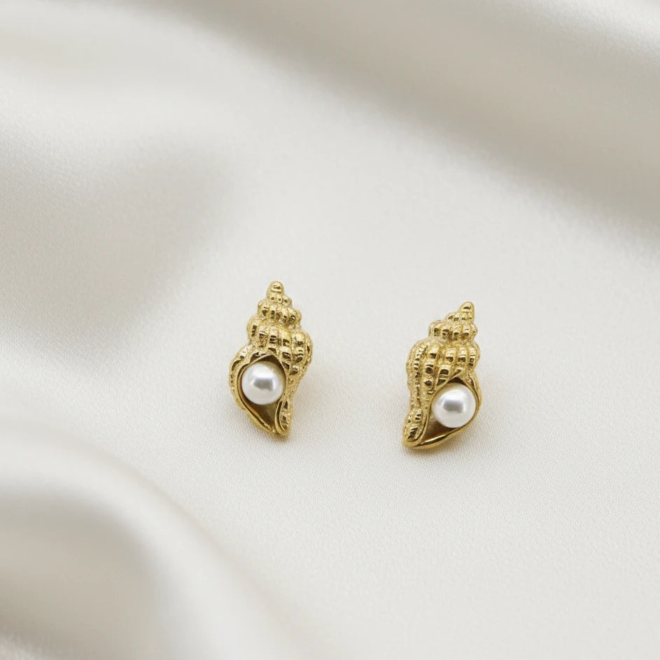 Shanaya – 18K Gold Plated Pearl Shell Stud Earrings