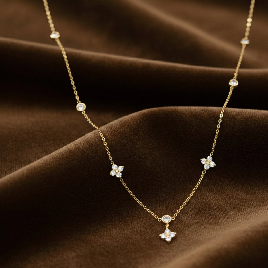 Liora – 18K Gold Plated Star Necklace