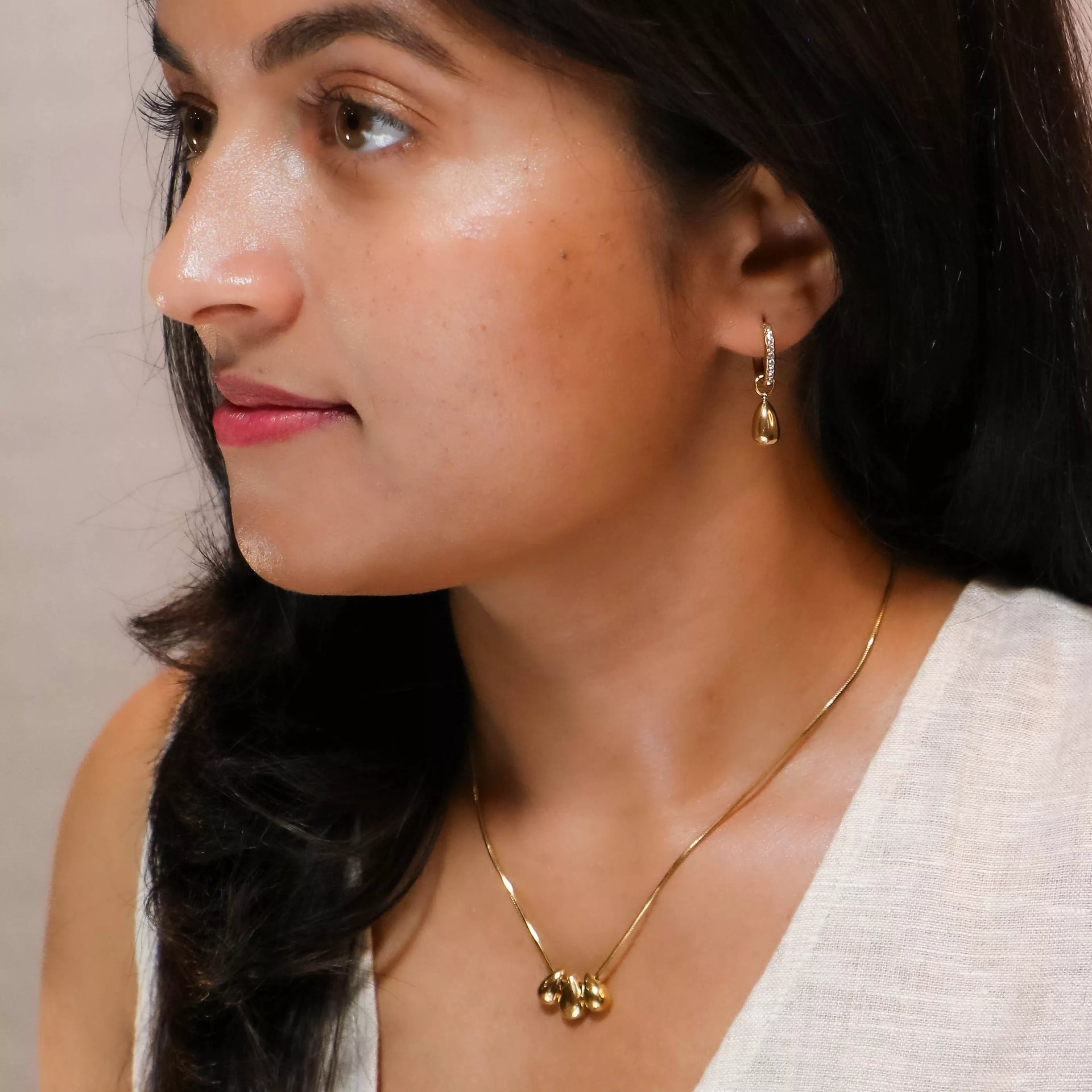 Dara – 18K Gold Plated Teardrop Huggies