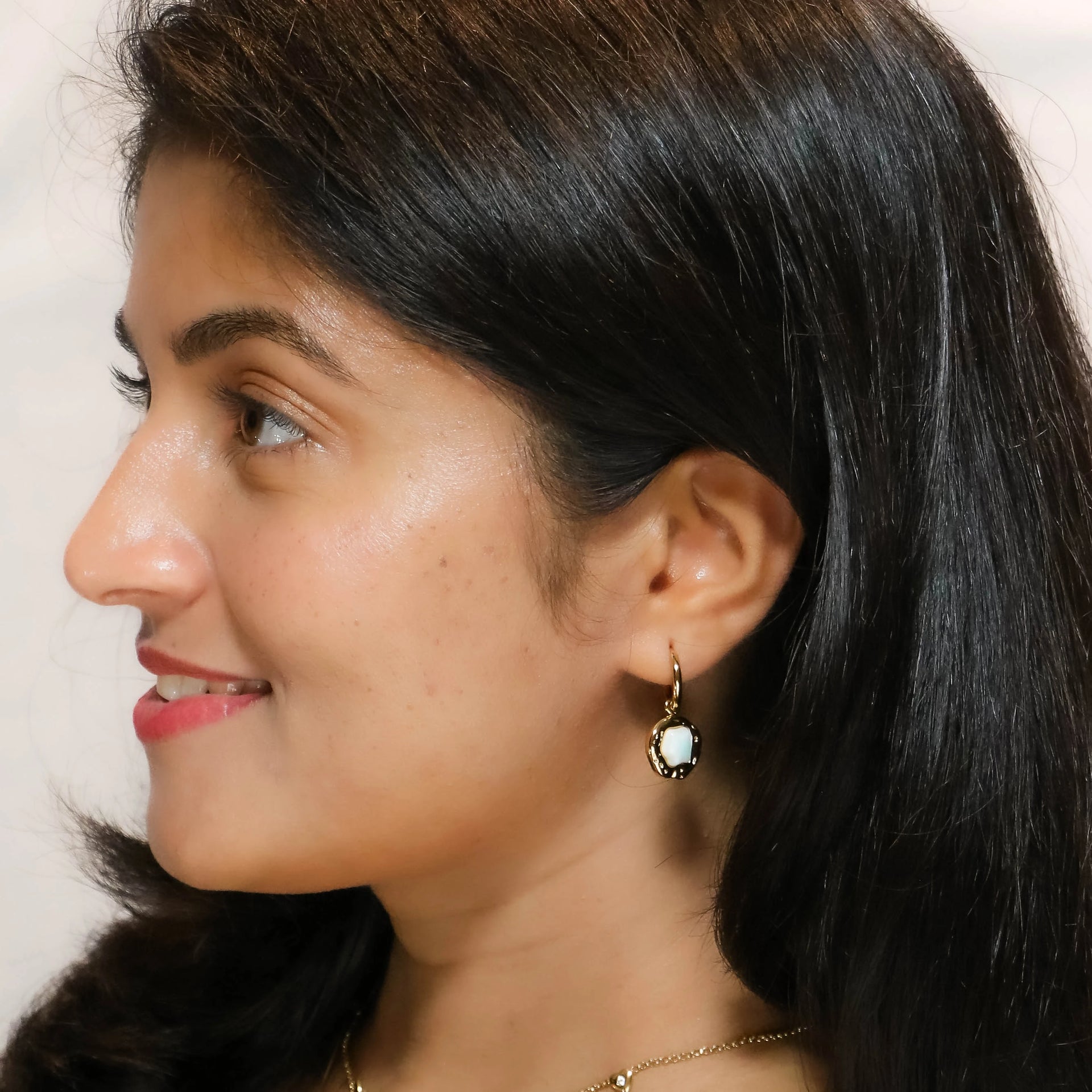 Sora – 18K Gold Plated Textured Drop Huggies