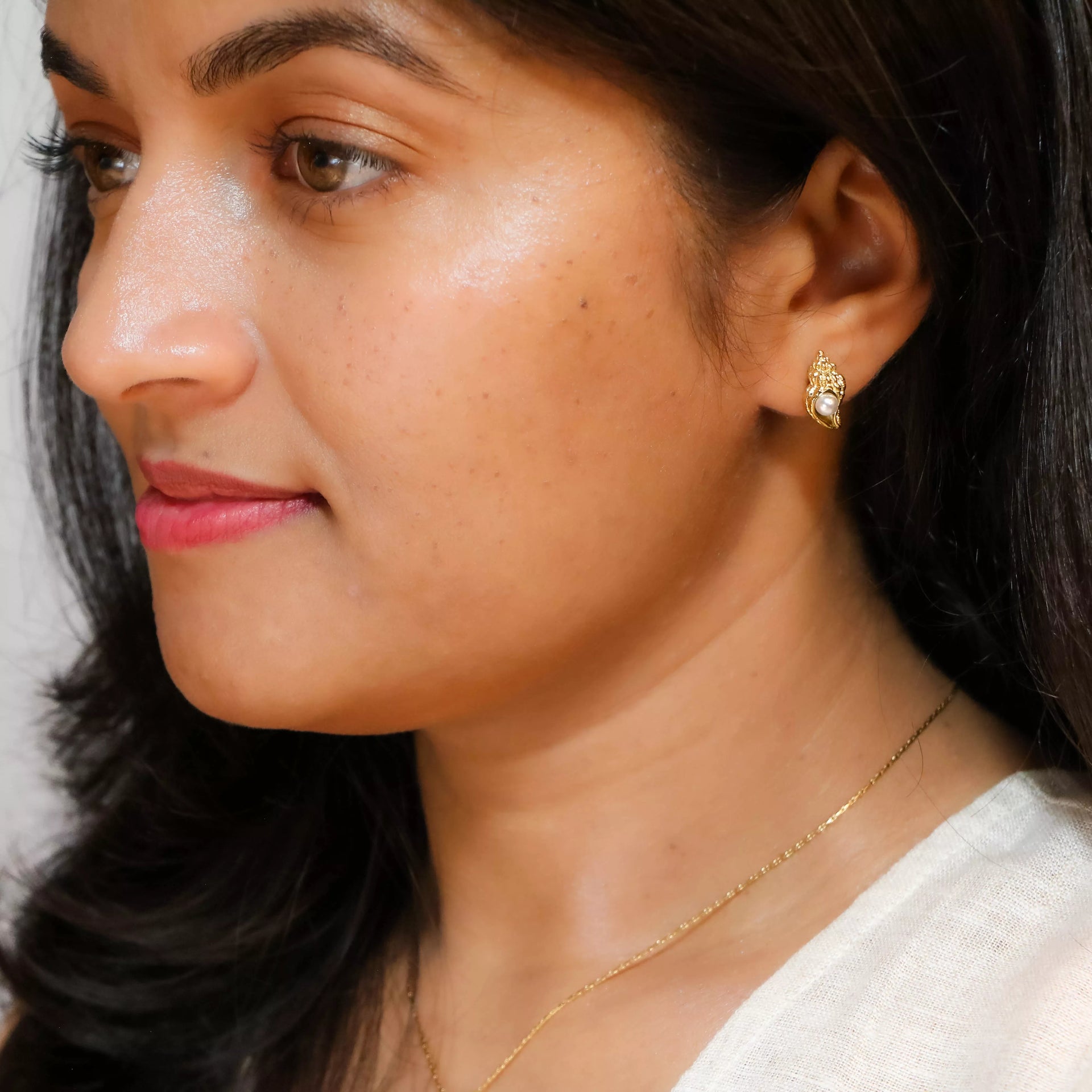 Shanaya – 18K Gold Plated Pearl Shell Stud Earrings