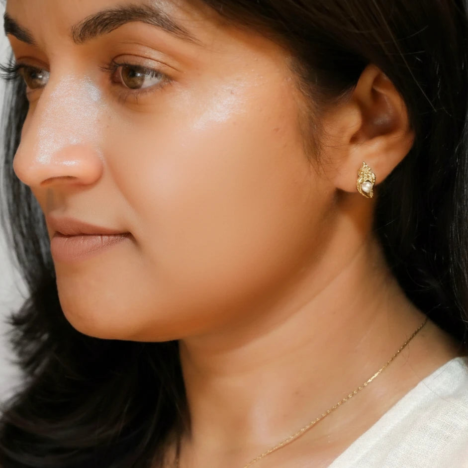 Shanaya – 18K Gold Plated Pearl Shell Stud Earrings
