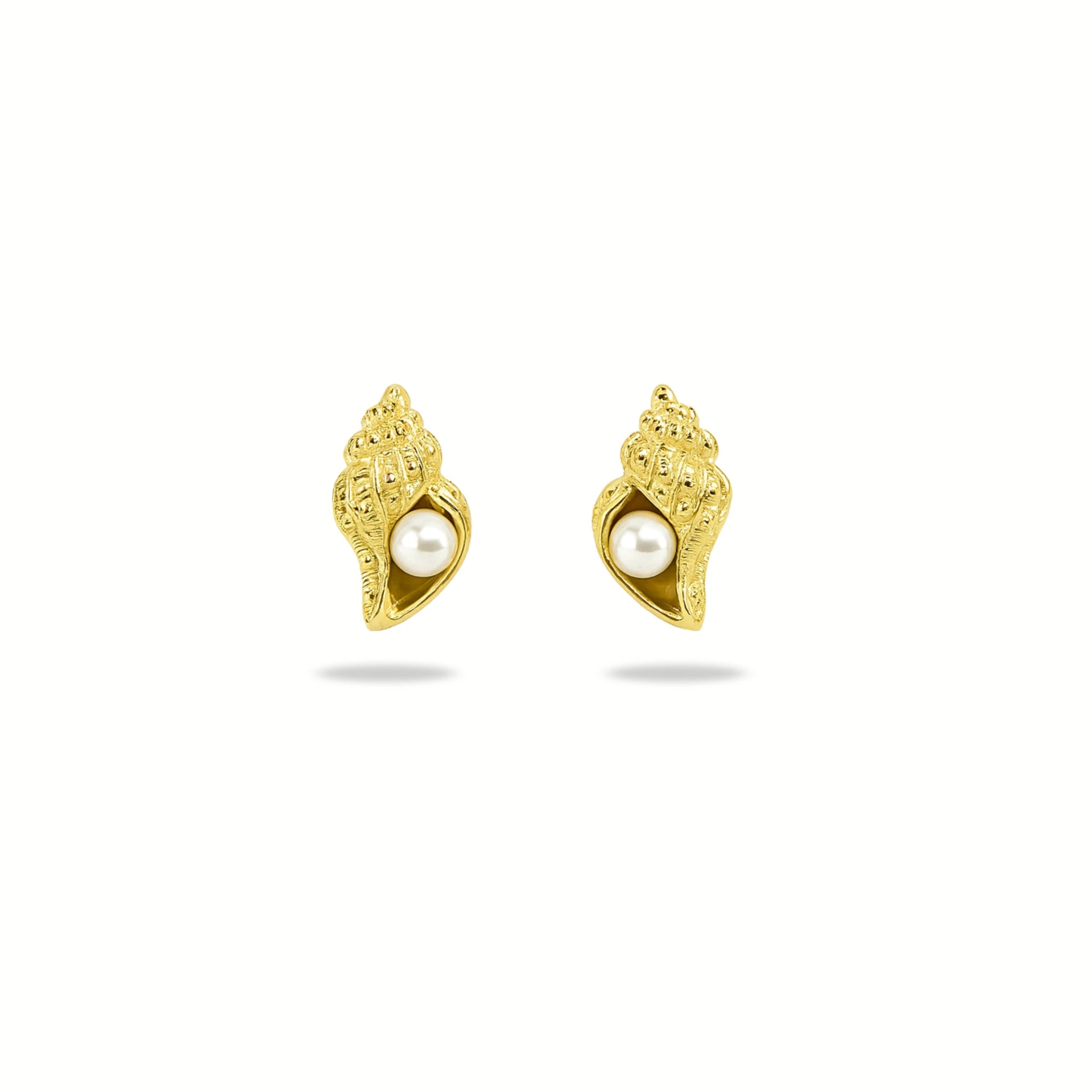 Shanaya – 18K Gold Plated Pearl Shell Stud Earrings
